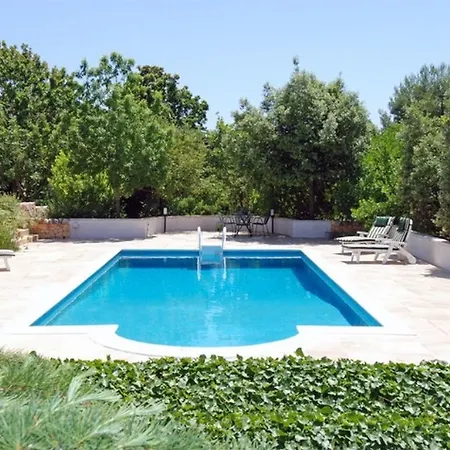 Sara Villa Monopoli